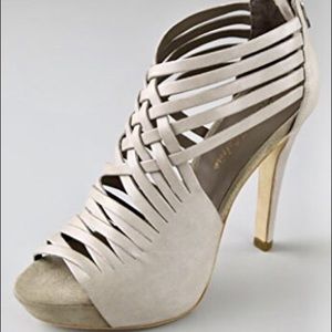 Pour La Victoire strappy heel